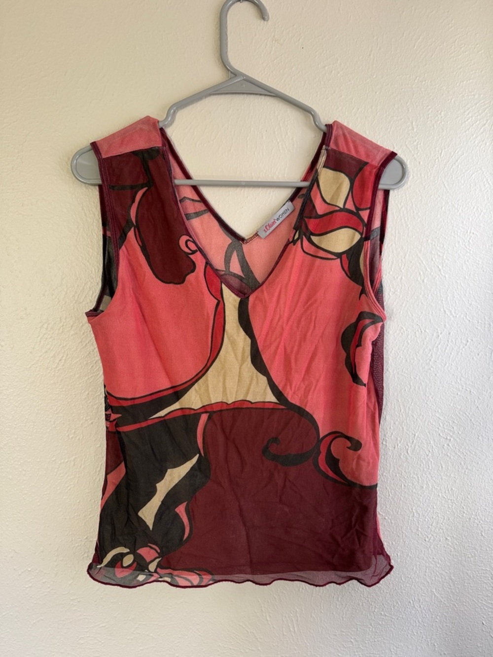 Abstract Print V-Neck Sleeveless Top in Coral and Burgundy